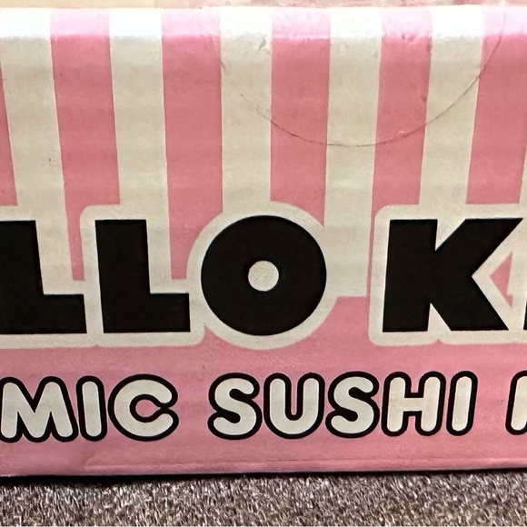 Hello Kitty Pink and White Sushi Set - Picture 4 of 4